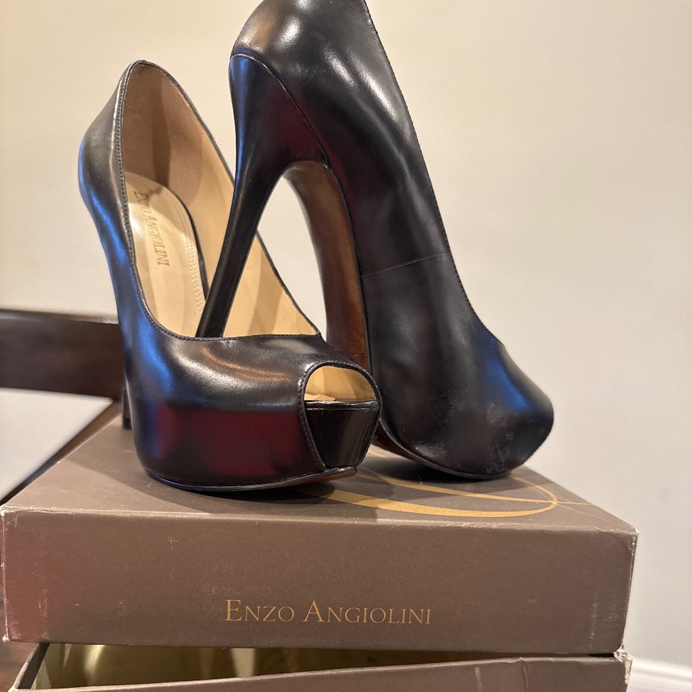 Enzo Angiolini platform heel